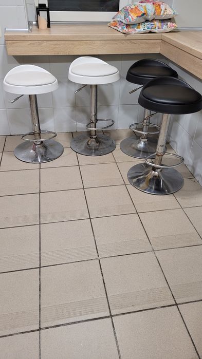 Krzesła barowe kuchenne