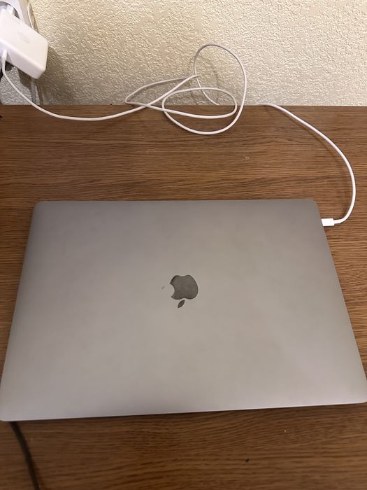 MacBook Pro 16 2019
