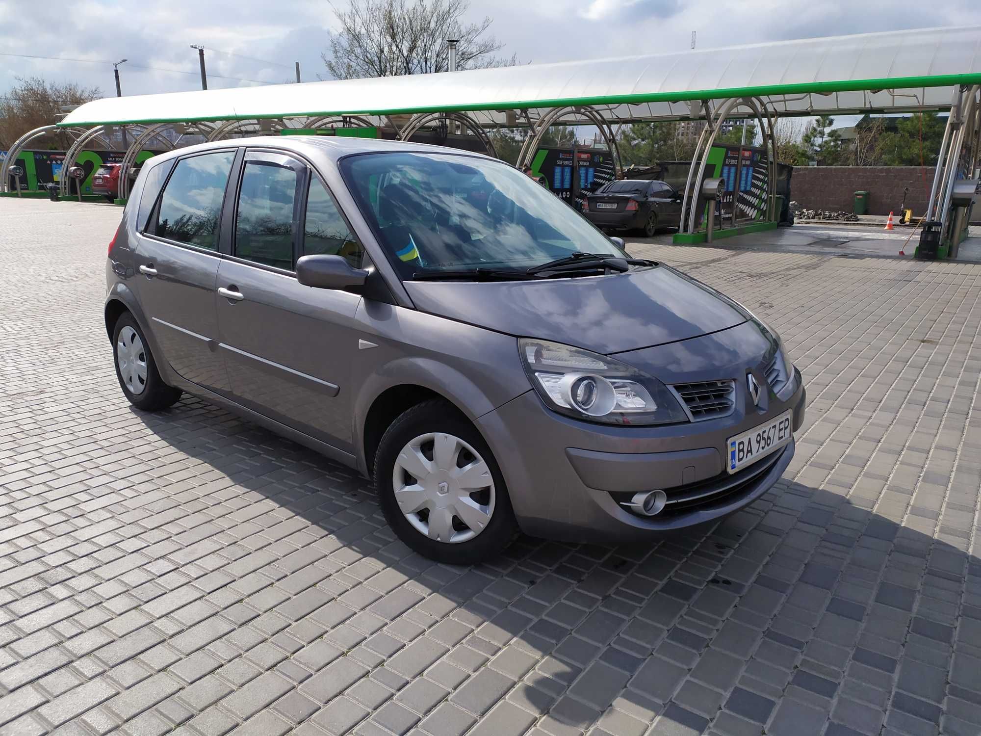 Продаємо свій сімейний авто – Renault Scenic II, 2009 р. в.