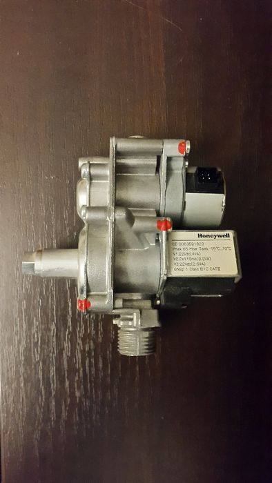 газовый клапан, шаговый двигатель на газовый котёл Saunier Duval