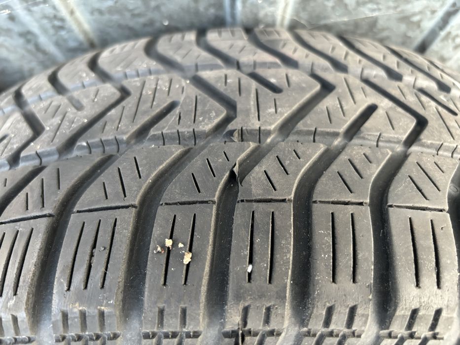Koła zimowe Pirelli R15 195/65 z kołpakami VW