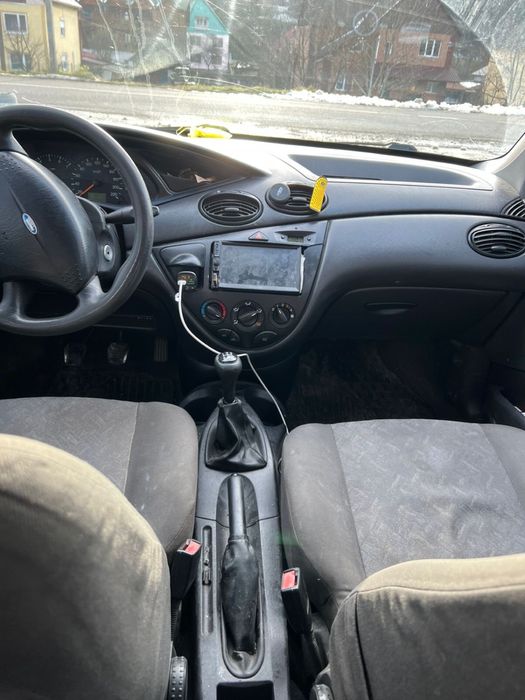 Ford Focus 2001.  1.6 benzin