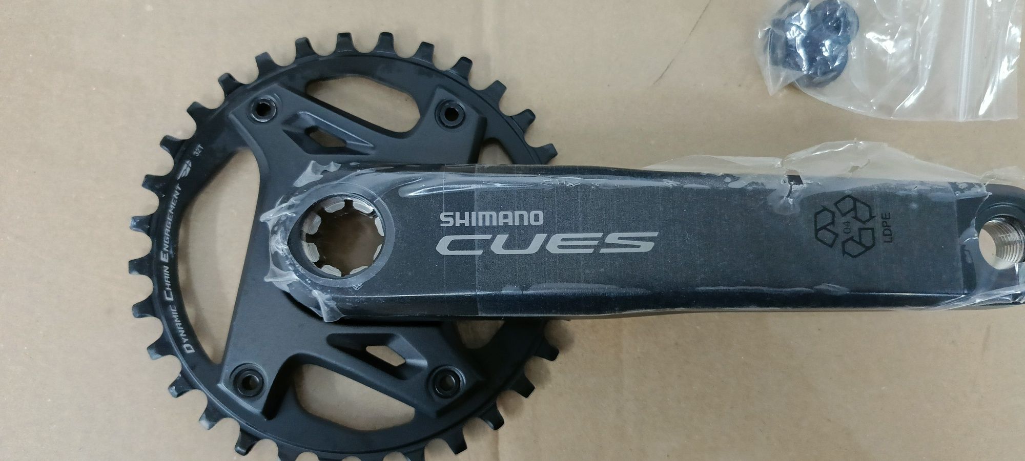 Nr1. Mechanizm korbowy Shimano Cues  FC-U6000-1 . 175mm