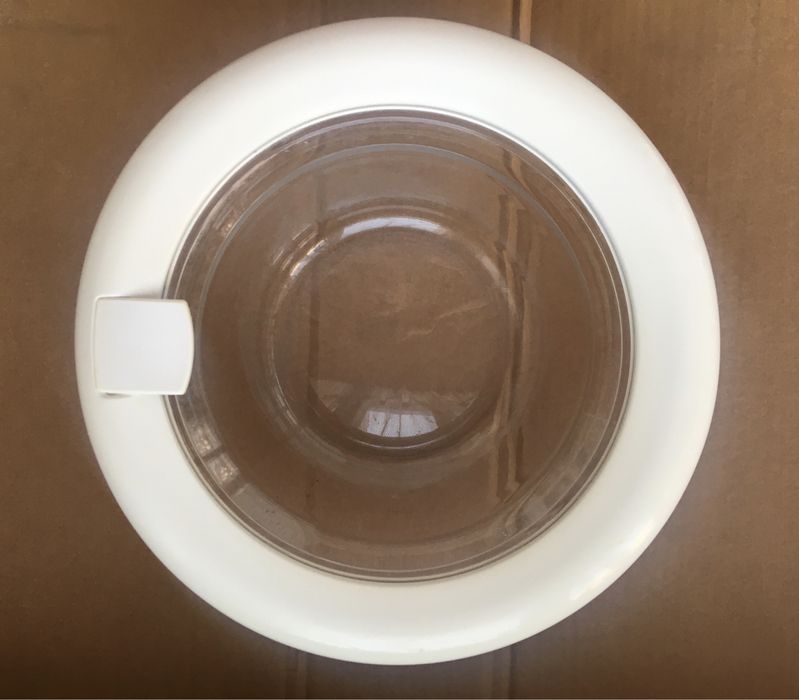 Дверца для стиральной машины.