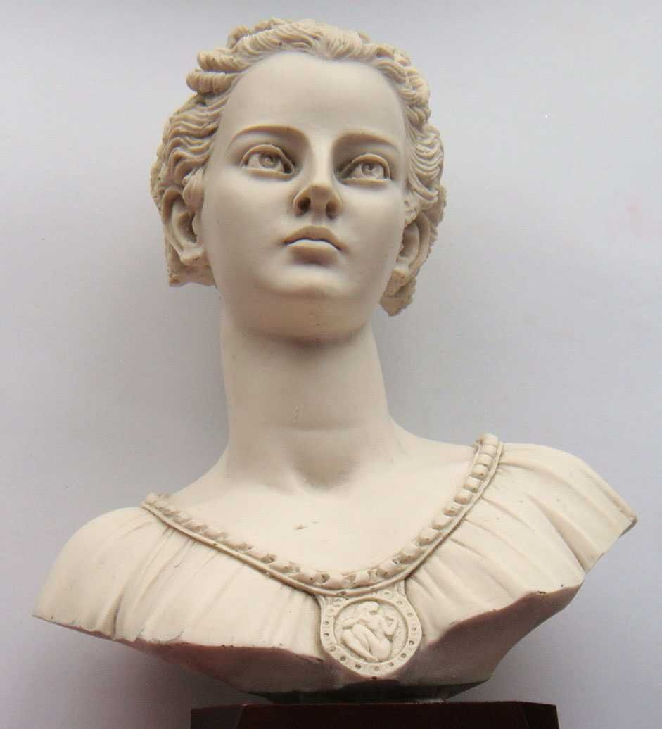 Escultura em Gesso Busto de Menina Mulher com Medalhão ao peito