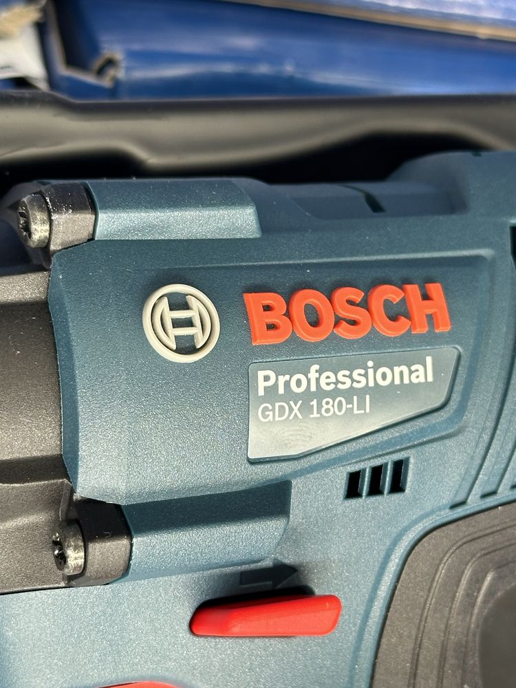 Аккумуляторный ударный гайковерт Bosch Professional GDX 180-LI