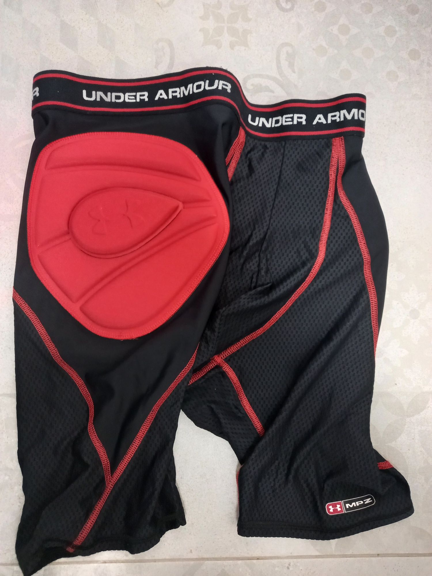 Under armour mpz spodenki podspodenki ochraniacze r. L