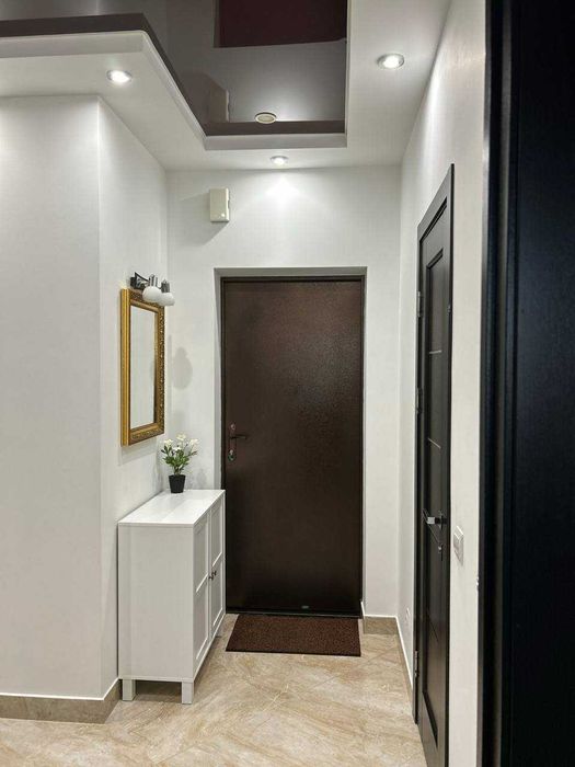 Сучасна квартира біля метро "Деміївська"