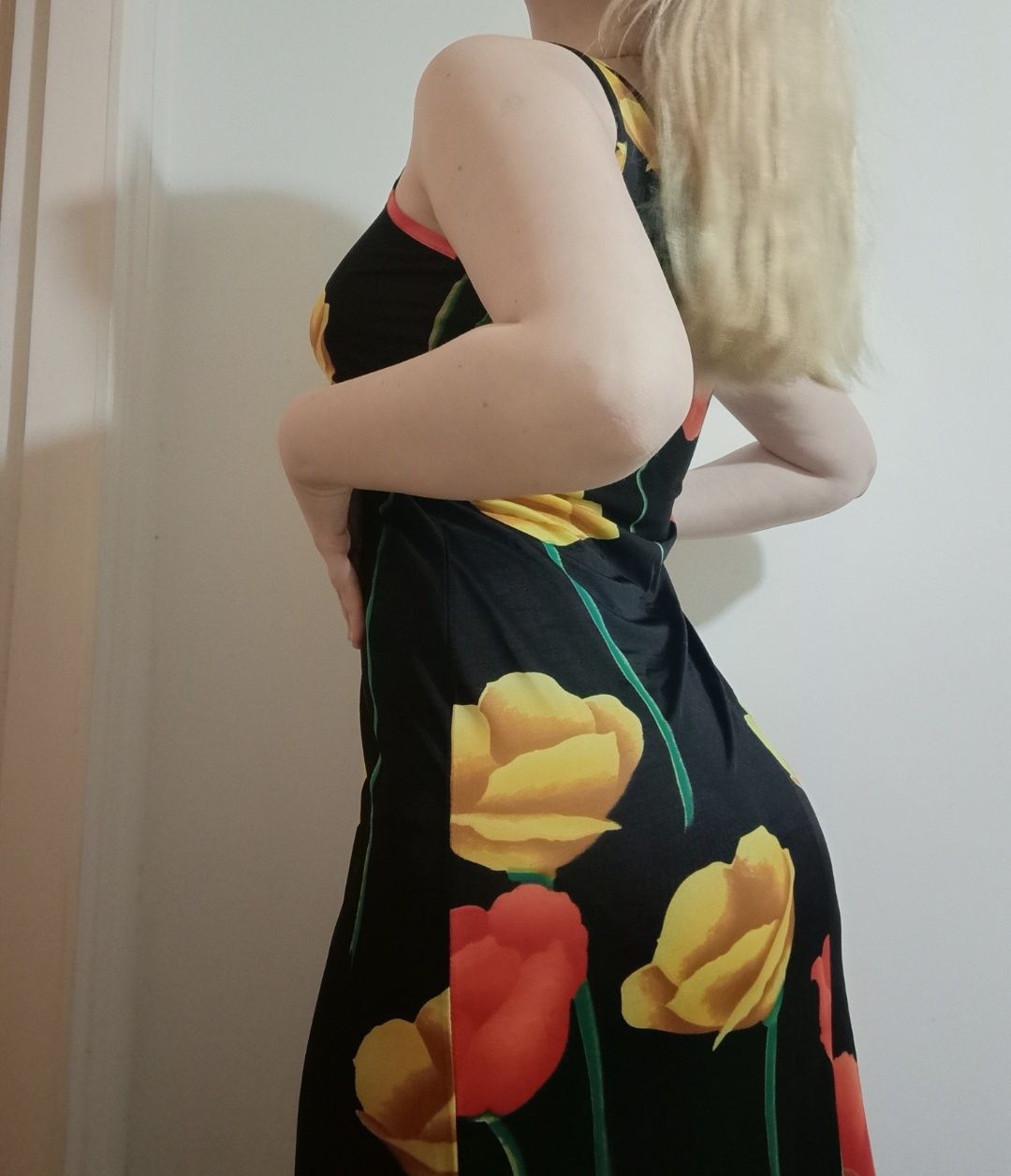 Легка сукня з квітковим принтом