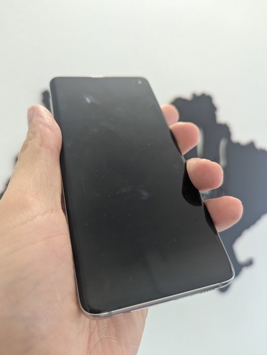 Samsung S10 8/128. White