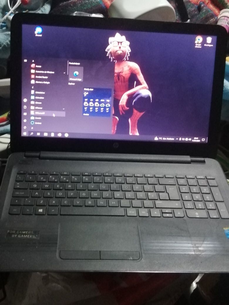 Portátil HP i3 com Windows 10 home e carregador bem funcional