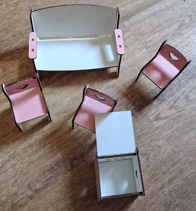 ляльковий будинок з меблями