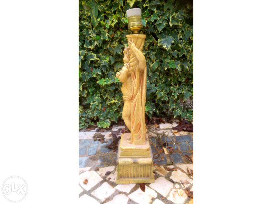 Pé de candeeiro (estatueta)