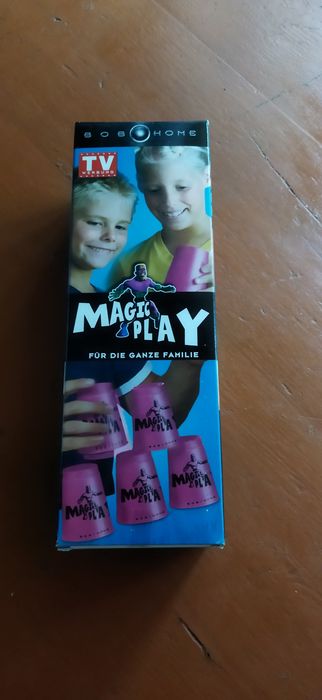 Magic play чарівні стаканчики