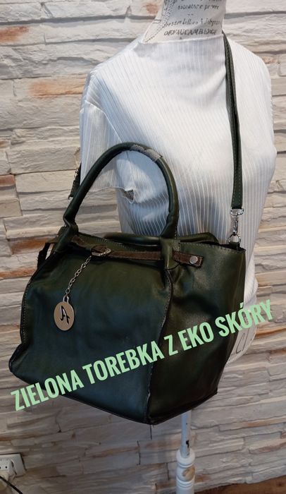 Zielona torebka shopper z zawieszką „A” + szal na rączki