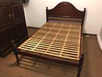 Cama de casal com estrado