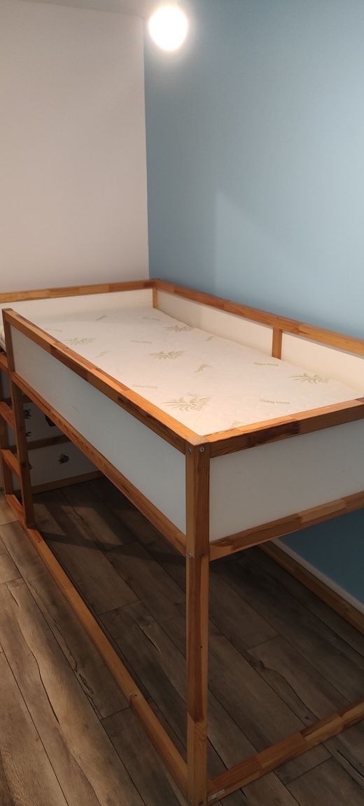 Łóżko Ikea Kura z materacem + baldachim
