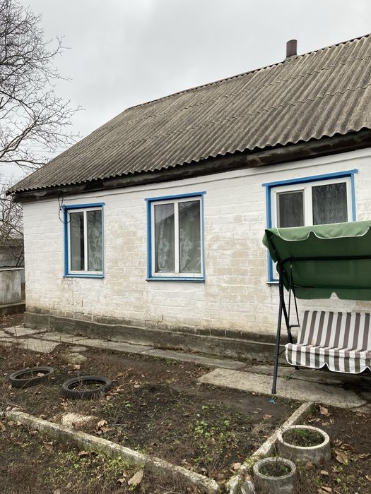 Продам дом в центрі селища Цвіткове