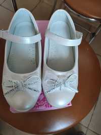 Nowe buty komunijne dla dziewczynki