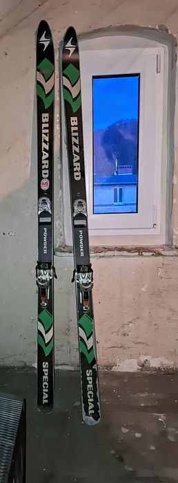 narty BLIZZARD MAGNUM 8.0, woodcore, carbon + Marker Power 10