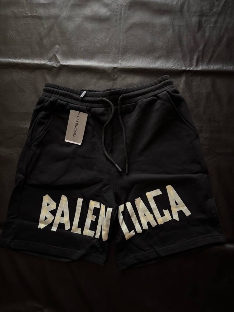 Шорти Balenciaga