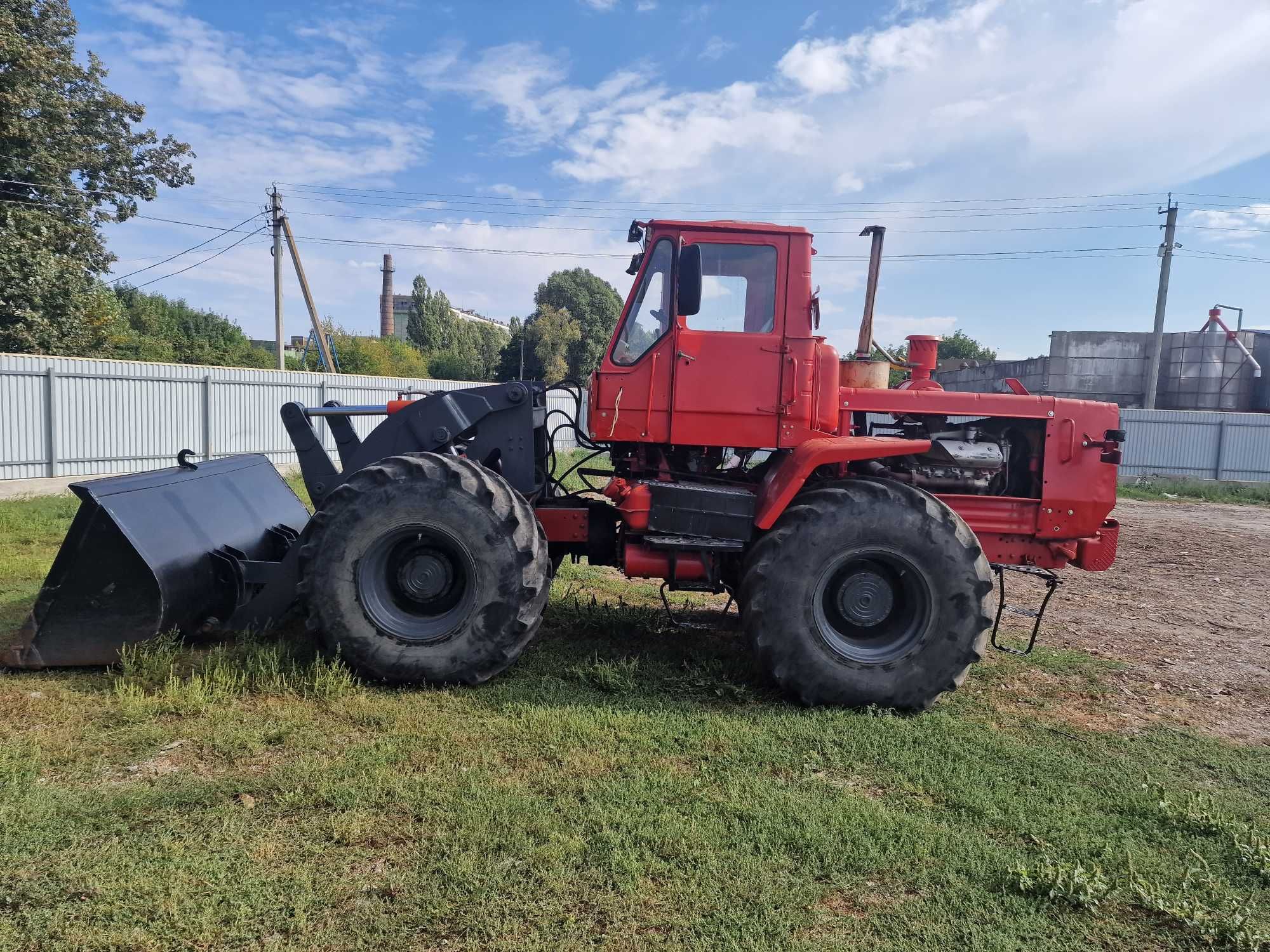 ХТЗ Т-156 навантажувач