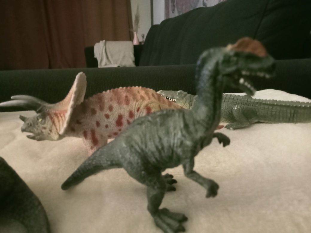 Animais em miniatura vários tamanhos selvagens e dinossauros, de quali