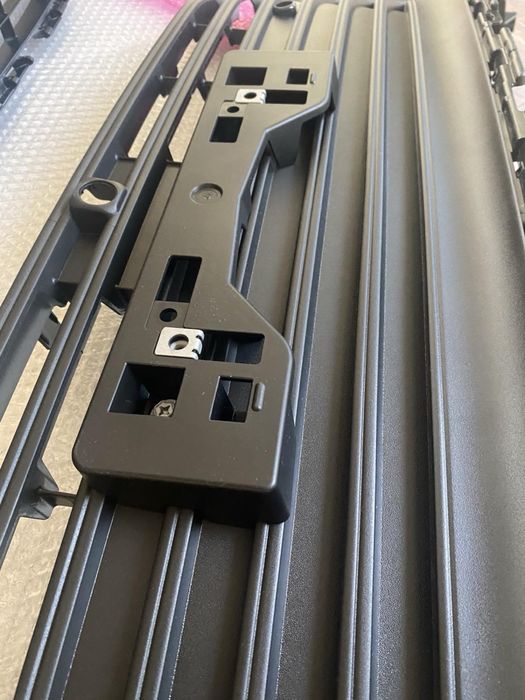 Подіум під передній номер Toyota Venza 2022