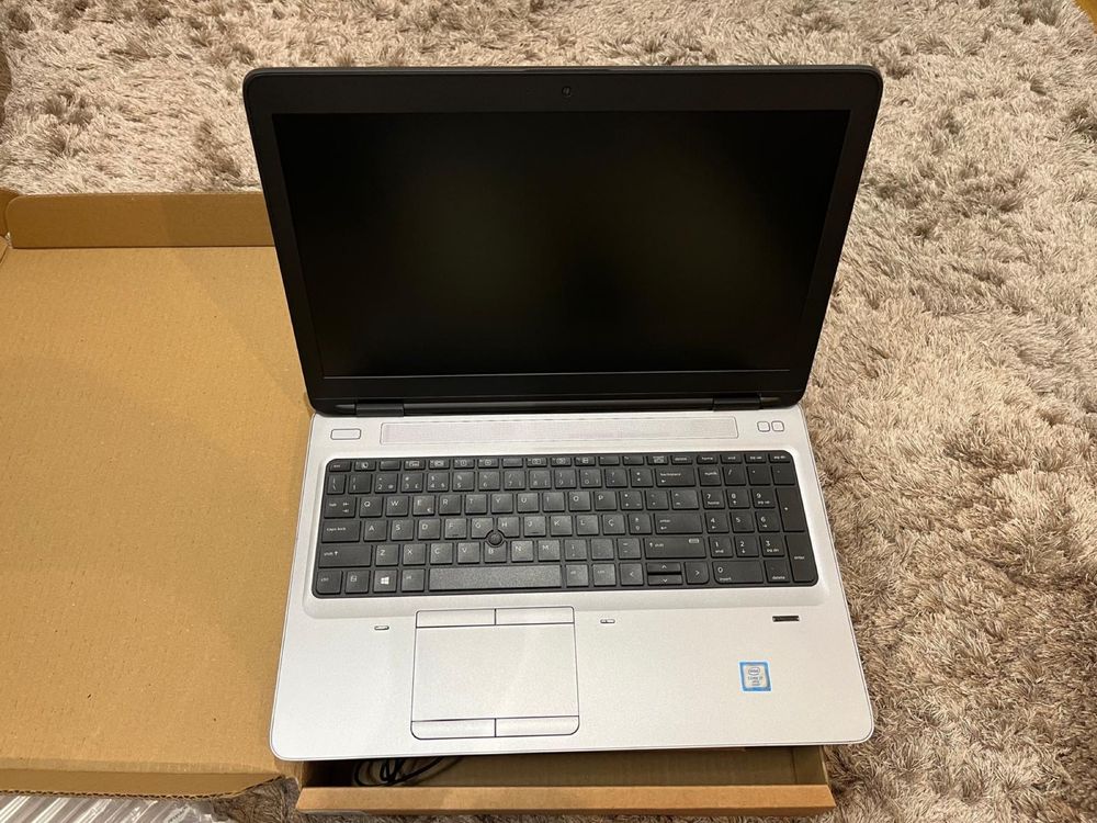 Pc portatil HP i7, 8gb, 256gb ssd, Windows Pro