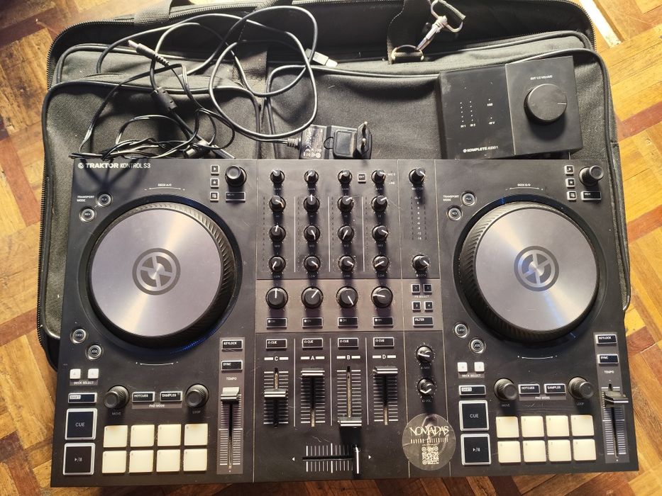 Traktor S3 MK3 + Komplete Audio 1 + Bolsa de Transporte