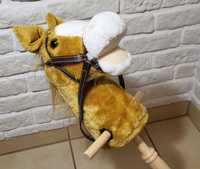 Koń Horse Sweety Toys na patyku z kółkami