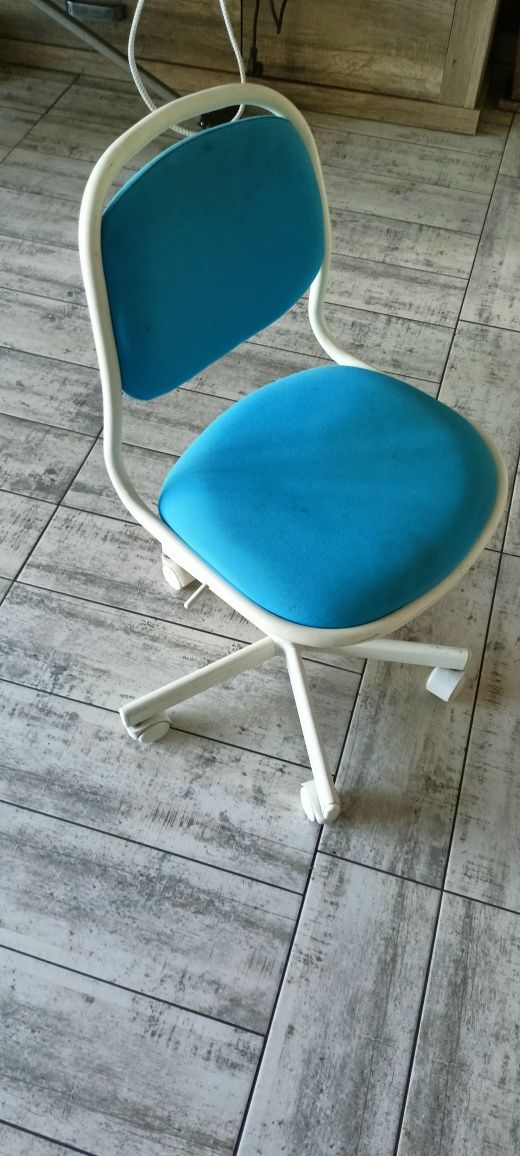 Krzesło obrotowe dla dziecka. Krzesełko fotel.