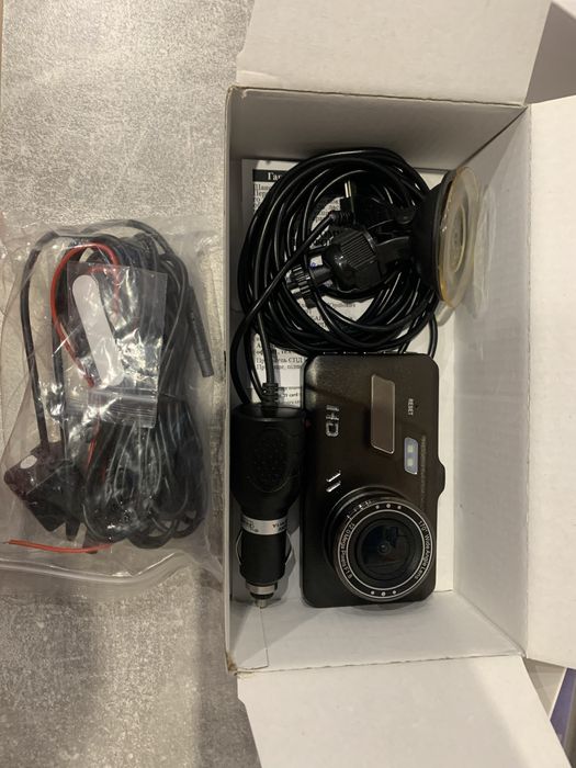 Автомобільний відеореєстратор з Touch екраном та камерою заднього виду