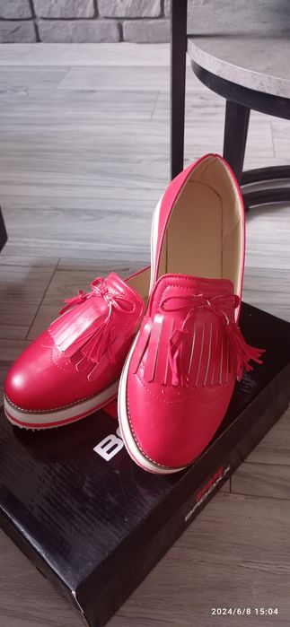 Sprzedam. Buty czerwone