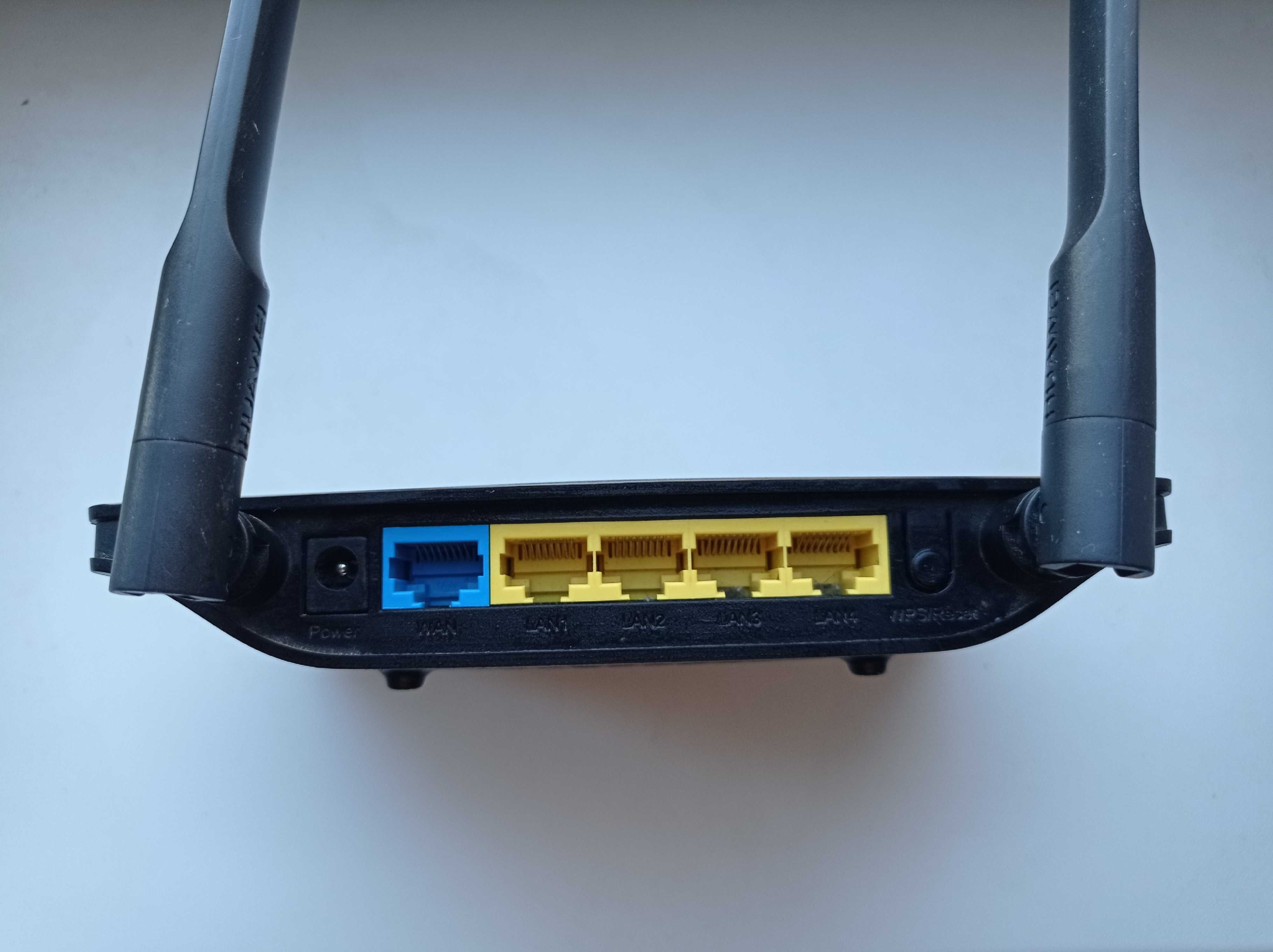 Wi-Fi роутер Huawei ws 319 + адаптор для работы без электричества
