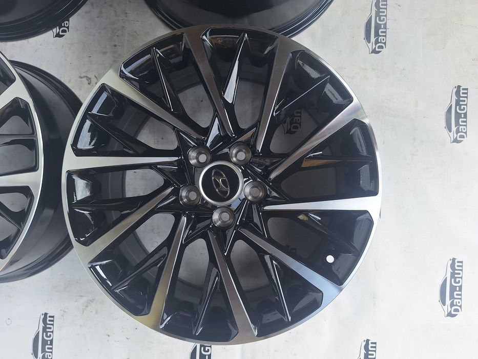 Felgi aluminiowe 5 x 114,3 R 18 Alufelgi oryginalne Carbonado Hyundai