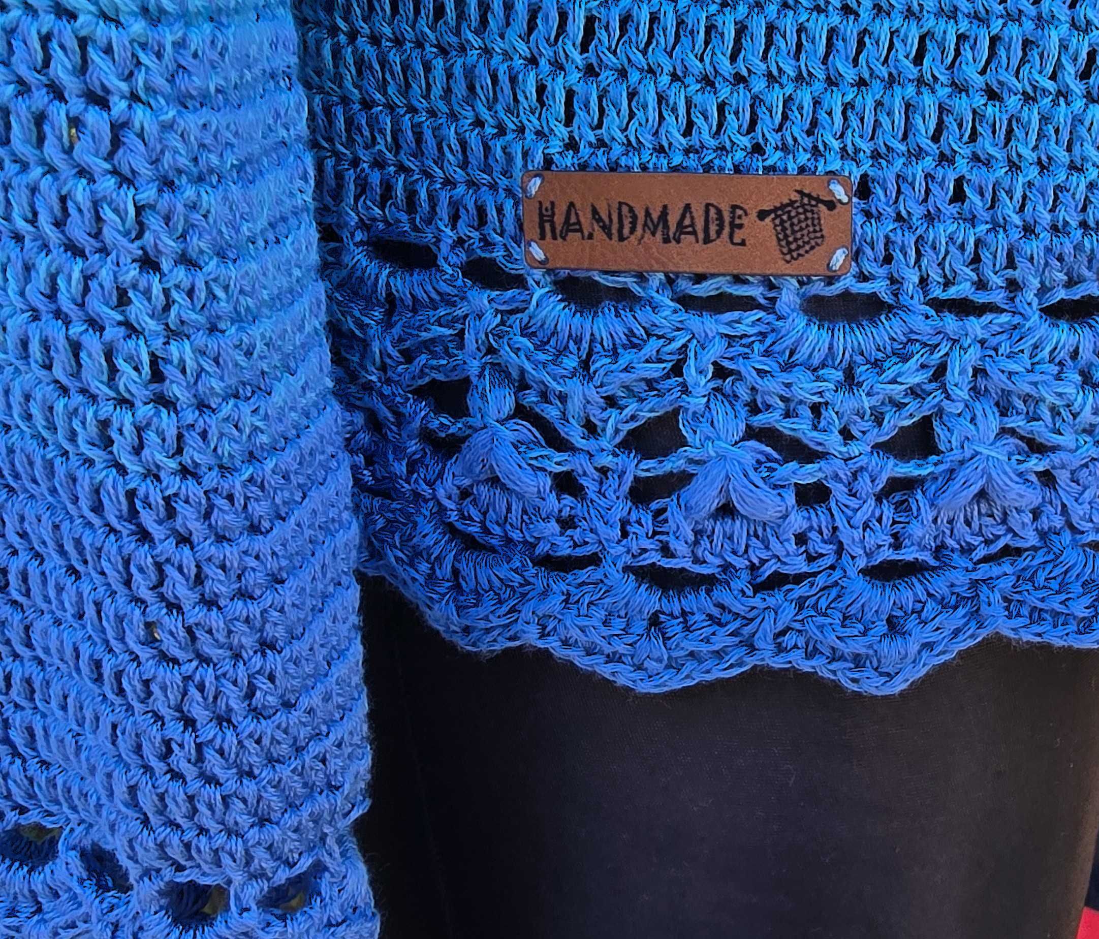 Atrakcyjny sweterek z ozdobnym karczkiem – handmade, szydełko