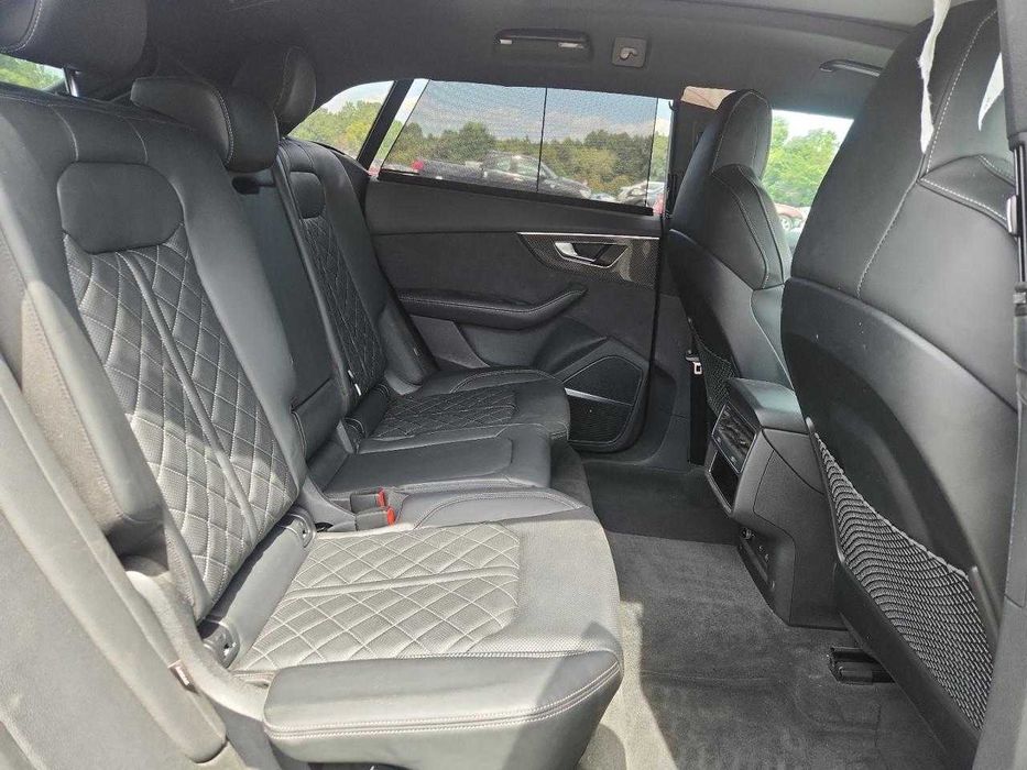 2023 Audi SQ8 чекає на відправлення