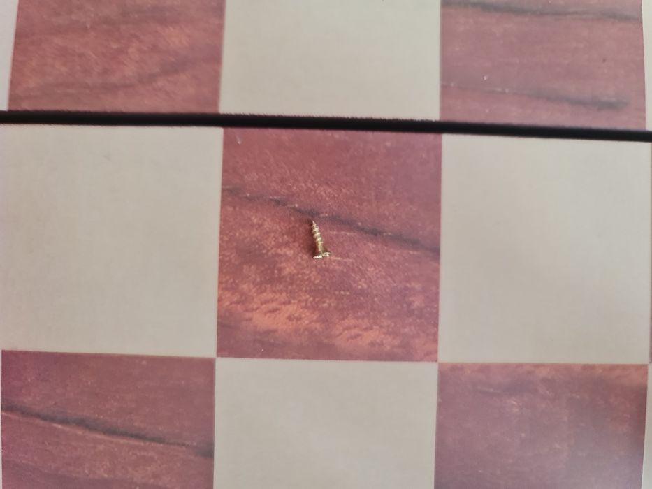 Шахи дерев'яні, дошка неякісна