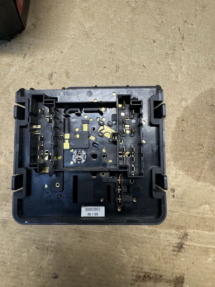 Włącznik świateł volvo v40,s40  30862.852