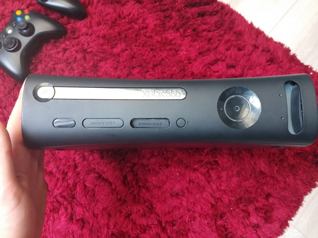 Xbox 360 z padami i grami