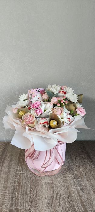 Подарунки.Квіткові комплзиції.Квіти. Подарунки до дня вчителя