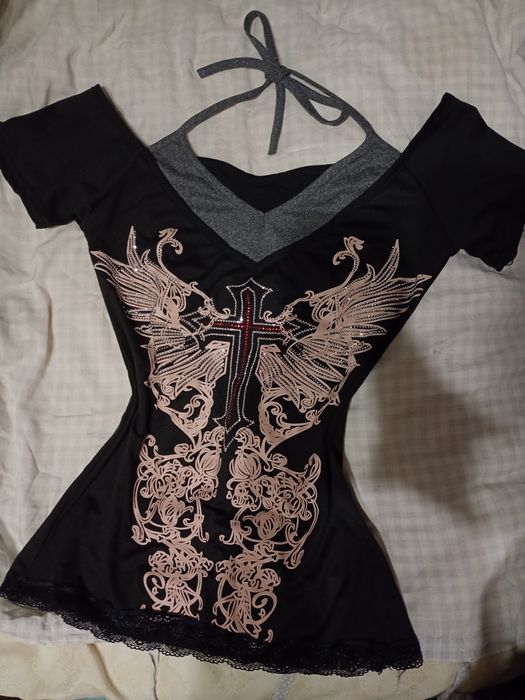 Чорна майка з хрестом