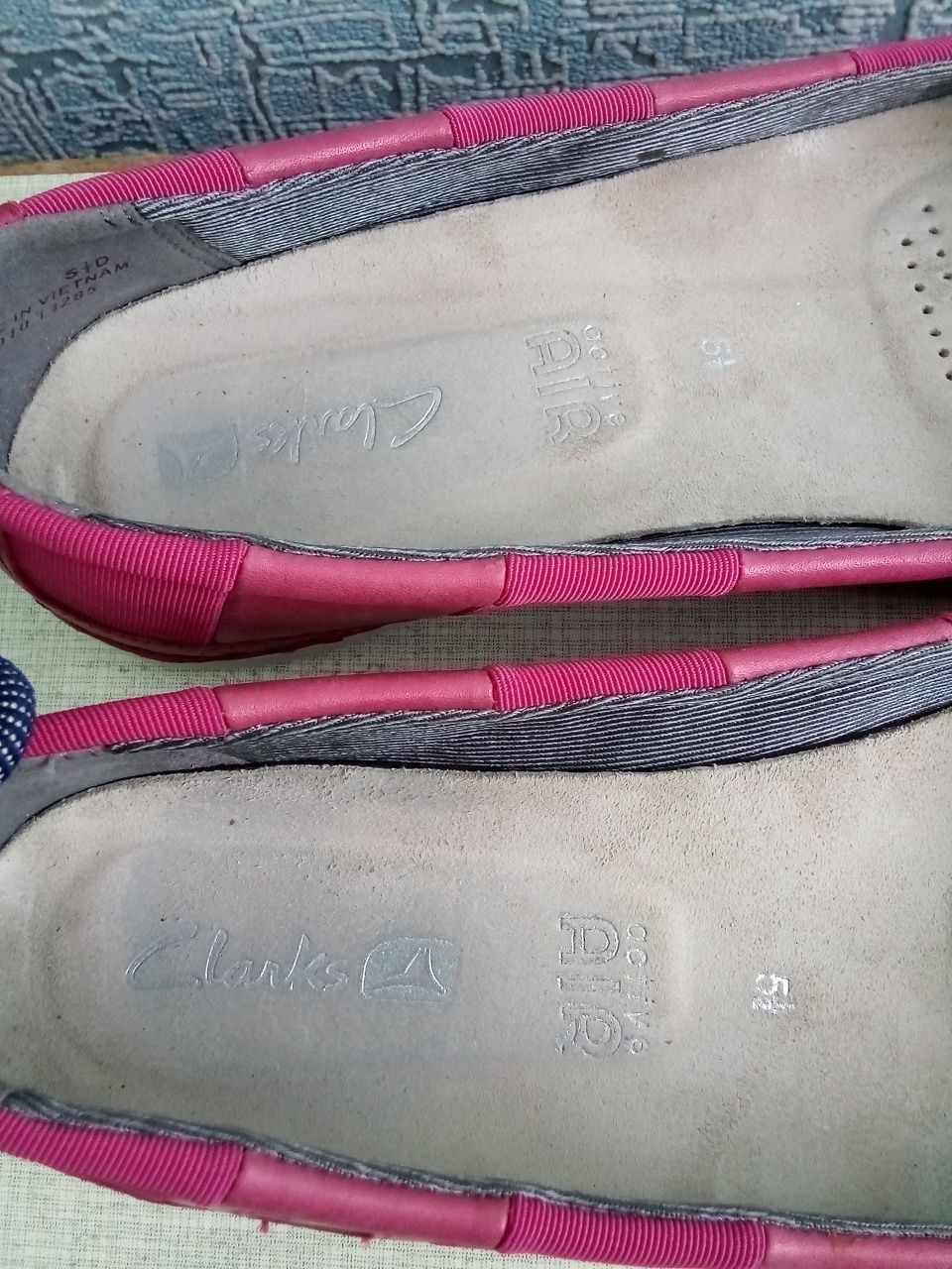 Рожеві зручні мокасини  балетки Clarks.