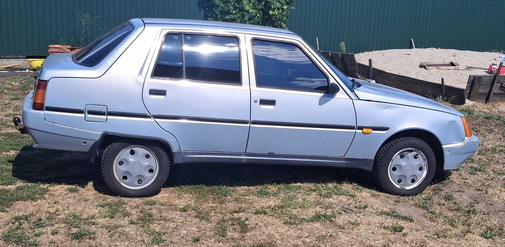авто ЗАЗ 110307 хетчбек 1200 см. куб 2004р.в сірий