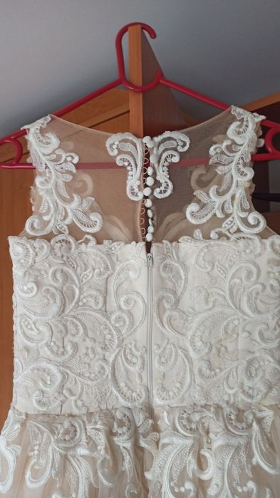 Kremowa suknia ślubna piekna