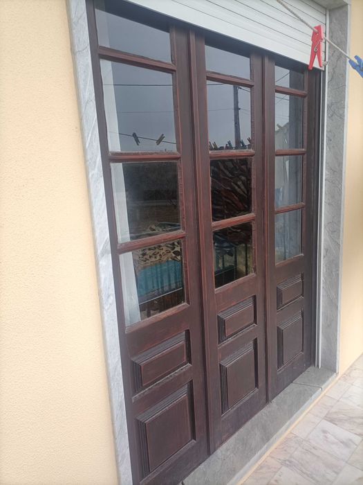 Portas e janelas de madeira