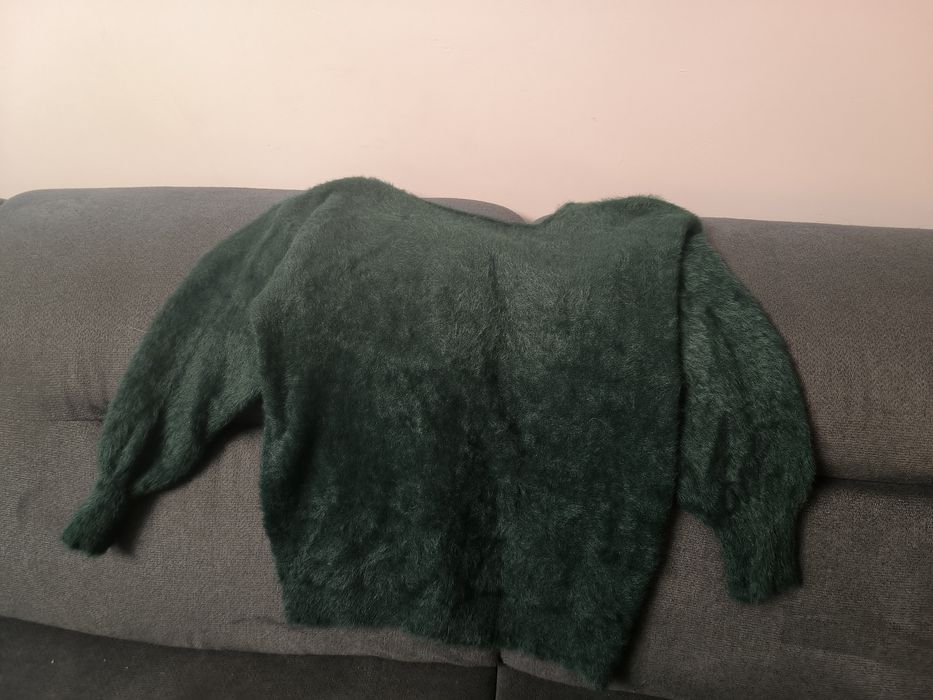 Sprzedam sweterek damski w kolorze butelkowej zieleni