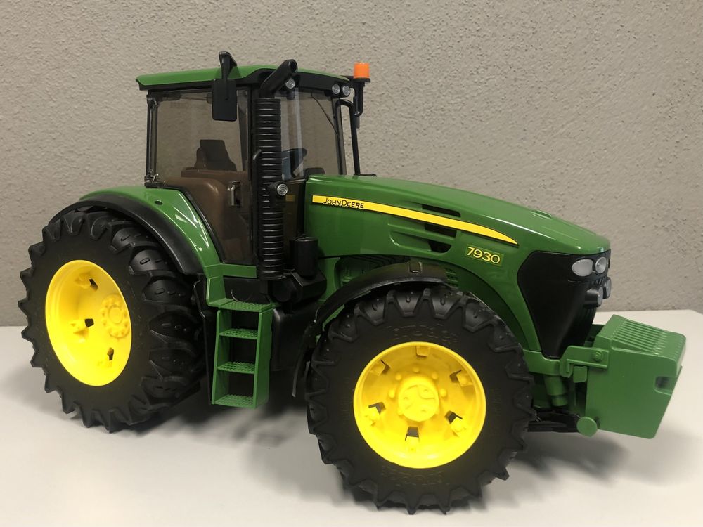 Trator John Deere 7930