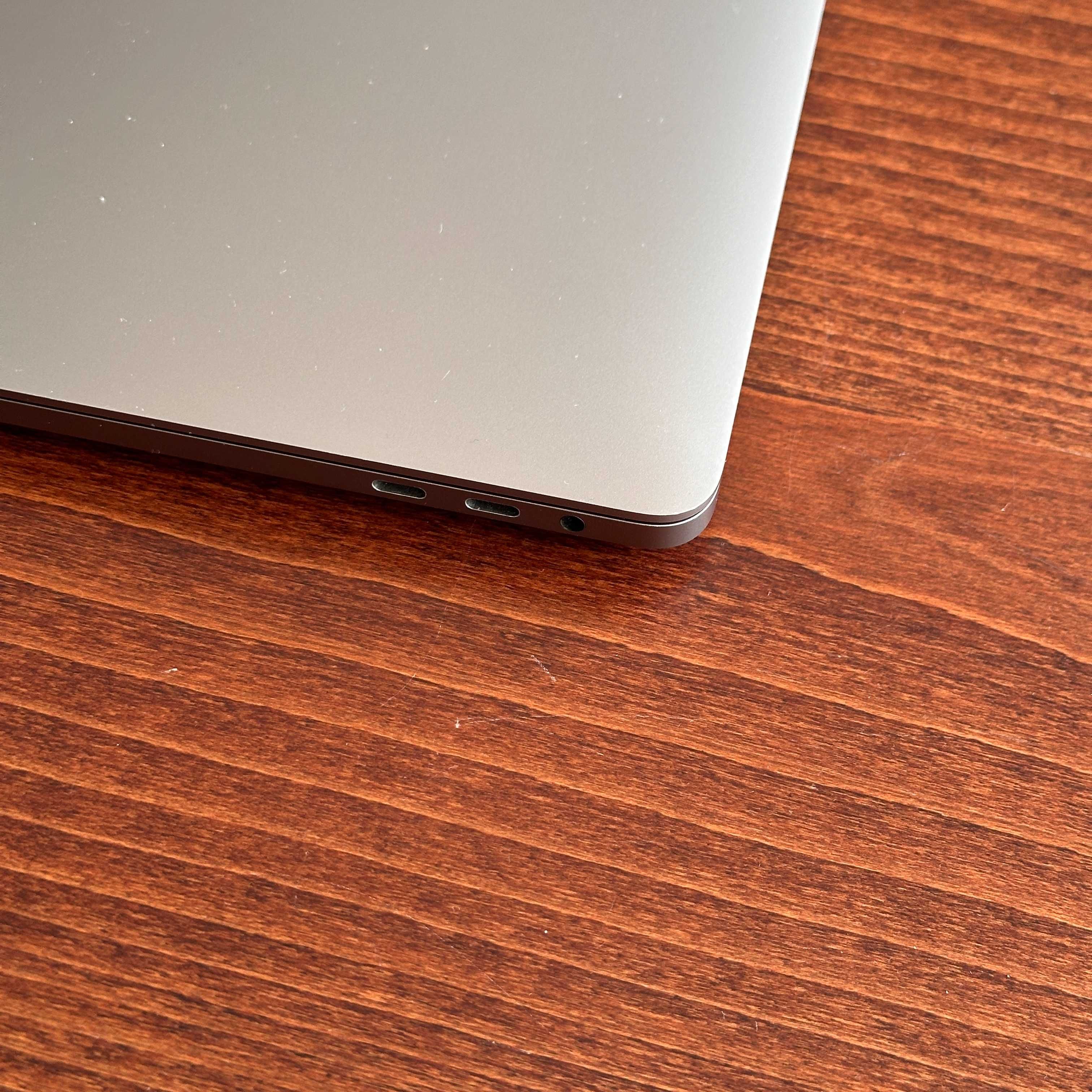 MacBook Pro 16" A2141 Intel i9, 64GB, 1TB, Radeon Pro 5500M 2019 FV23%